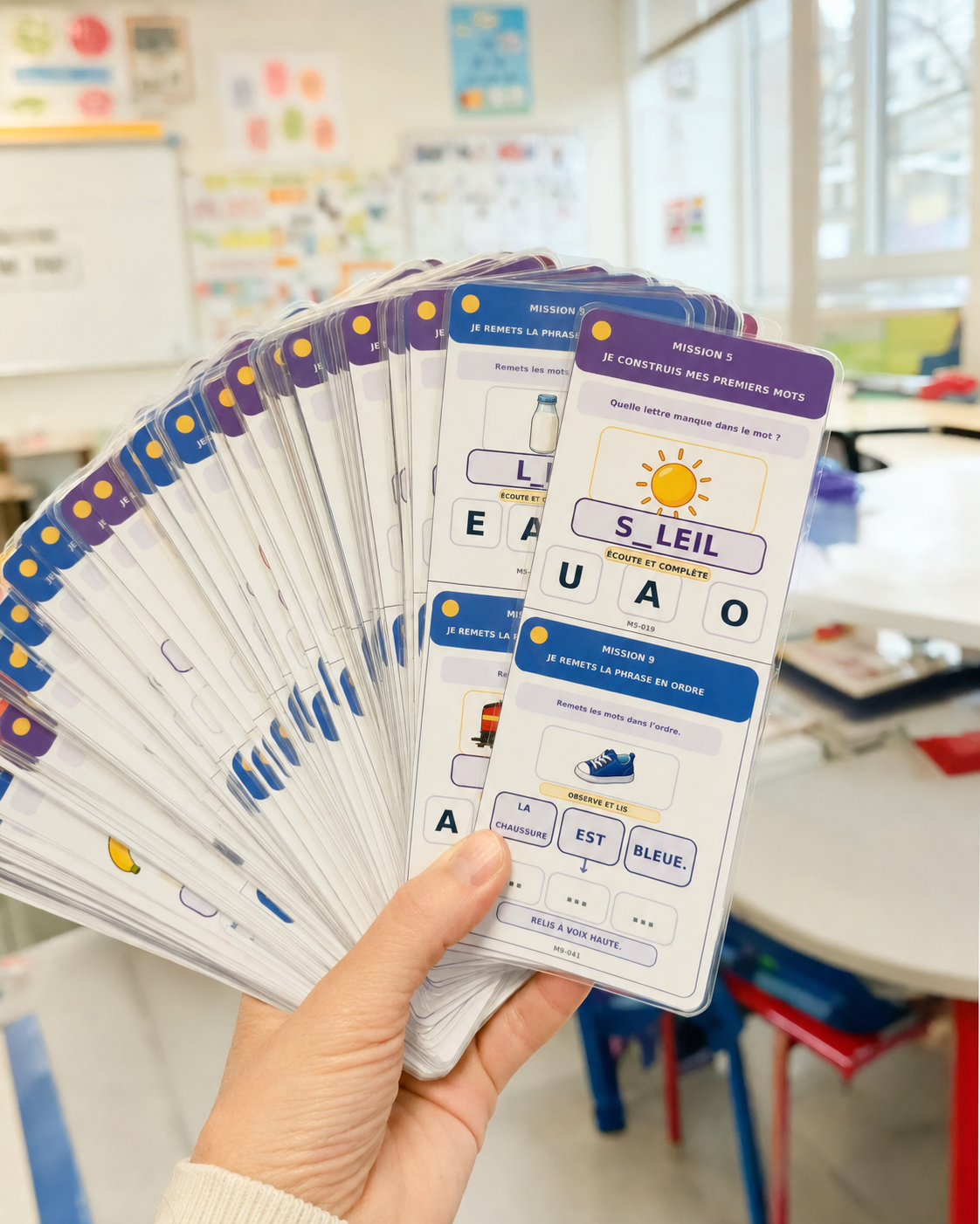 Un grand éventail de cartes Mission Lecture plastifiées